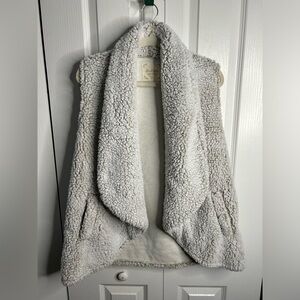 Altar'd State Women’s Ivory Sherpa Vest Size Medium Soft Plush Winter Teddy